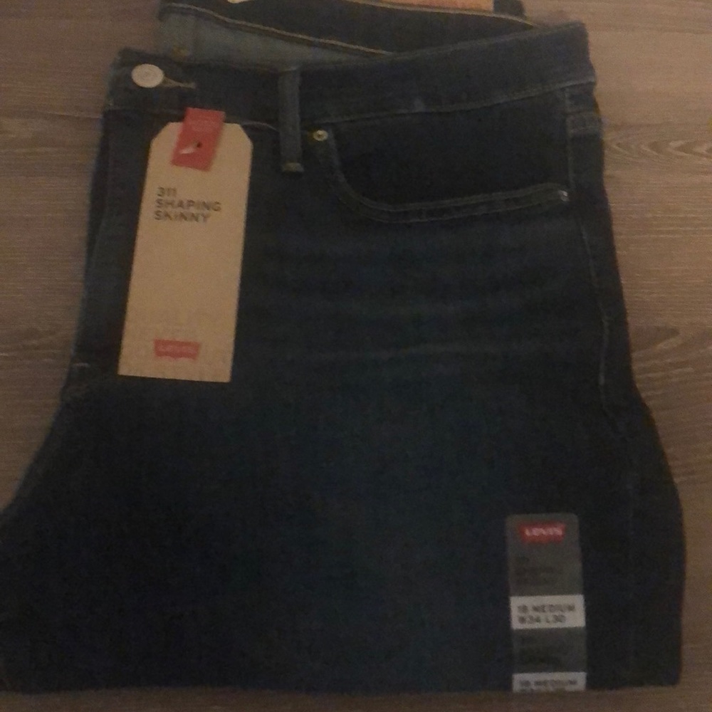 Women’s Levi Jeans